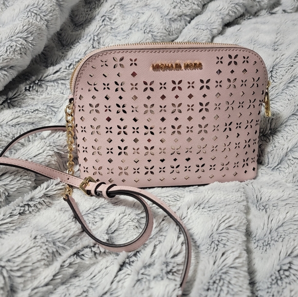 Michael Kors Handbags - Michael Kors crossbody purse